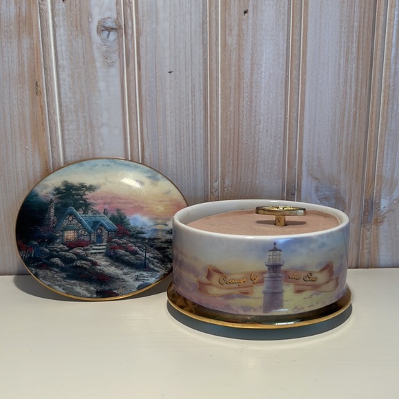 Retired 1999 Cottage By the Sea Music Box - Picture 2 of 5